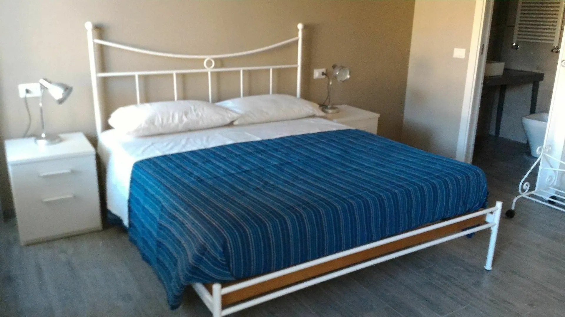 Ravenna Rooms Guest house
